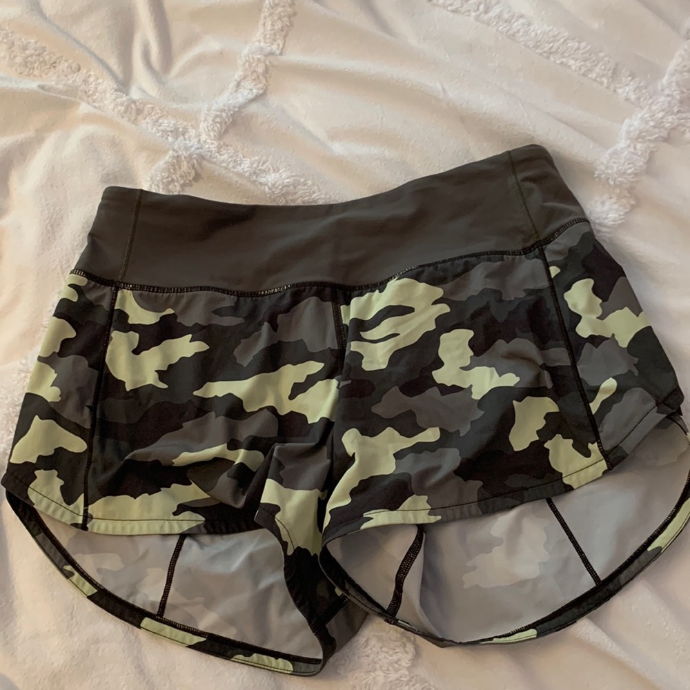 Lululemon speed up shorts camo